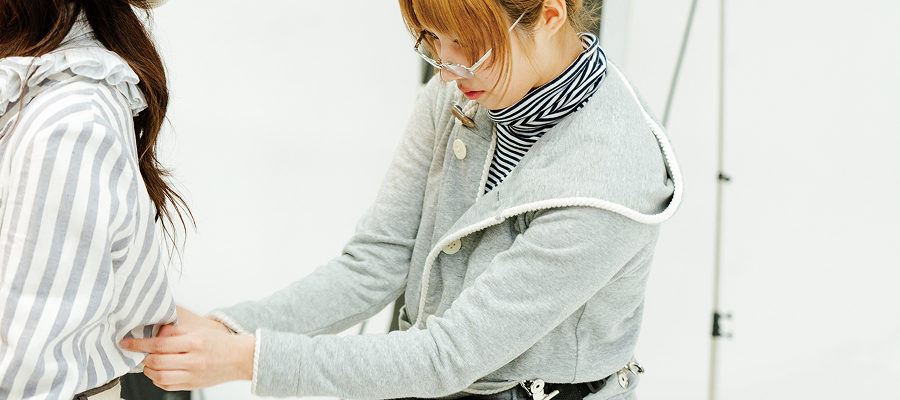 人気雑誌「NYLON JAPAN」で自身のスタイリングを披露